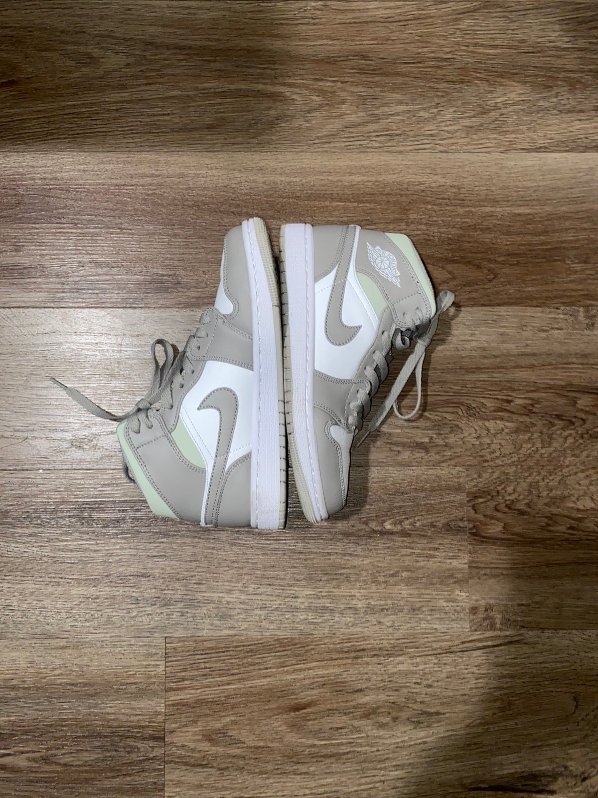 Jordan 1 Mid Linen
