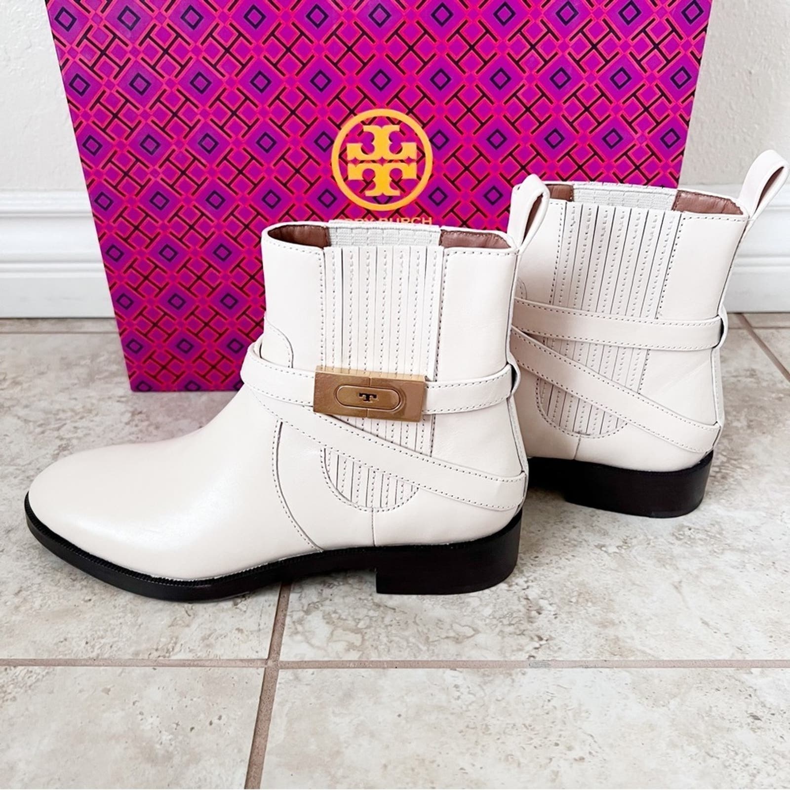 NEW IN BOX TORY BURCH T-HARDWARE CHELSEA BOOT size 7