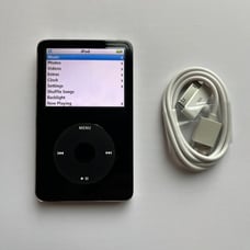 iPod classic 5th Gen 30gb Black Excellent