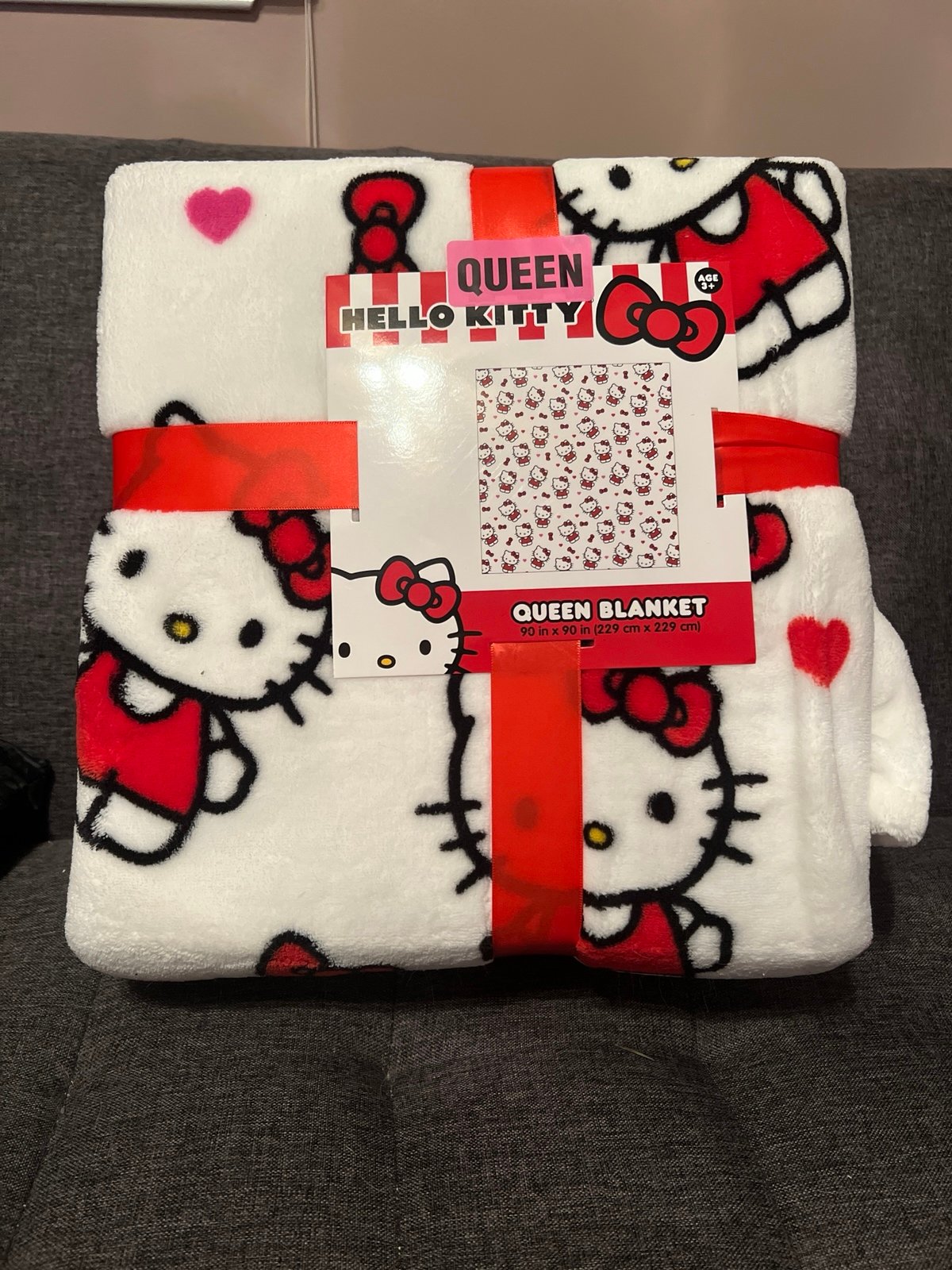 Queen hello kitty valentine blanket viral
