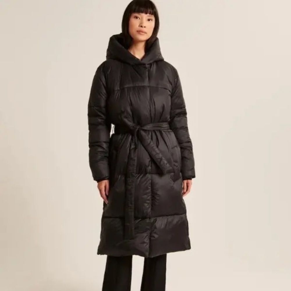 Abercrombie & Fitch A&F AirCloud Long Puffer Coat in black size medium winter