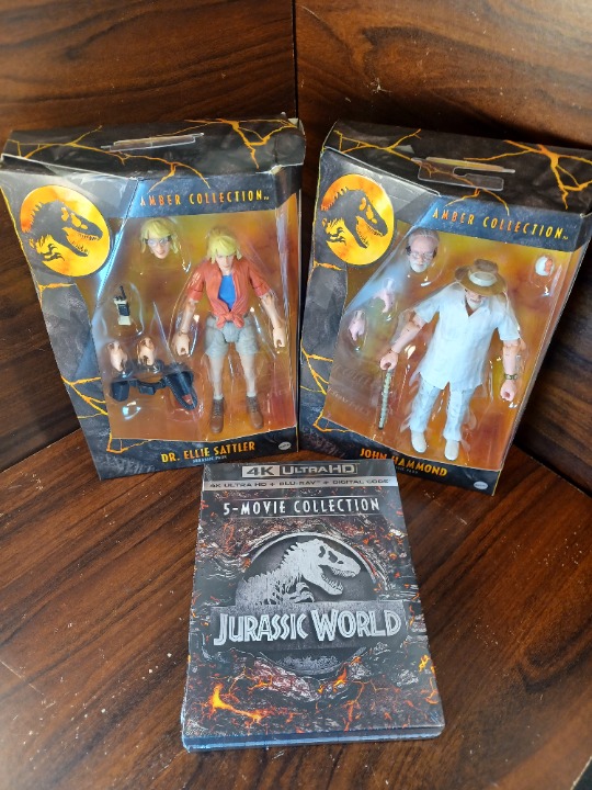 Jurassic World 5 Movies (4K+Blu-ray) + Hammond + Dr Ellie Sattler Action Figures