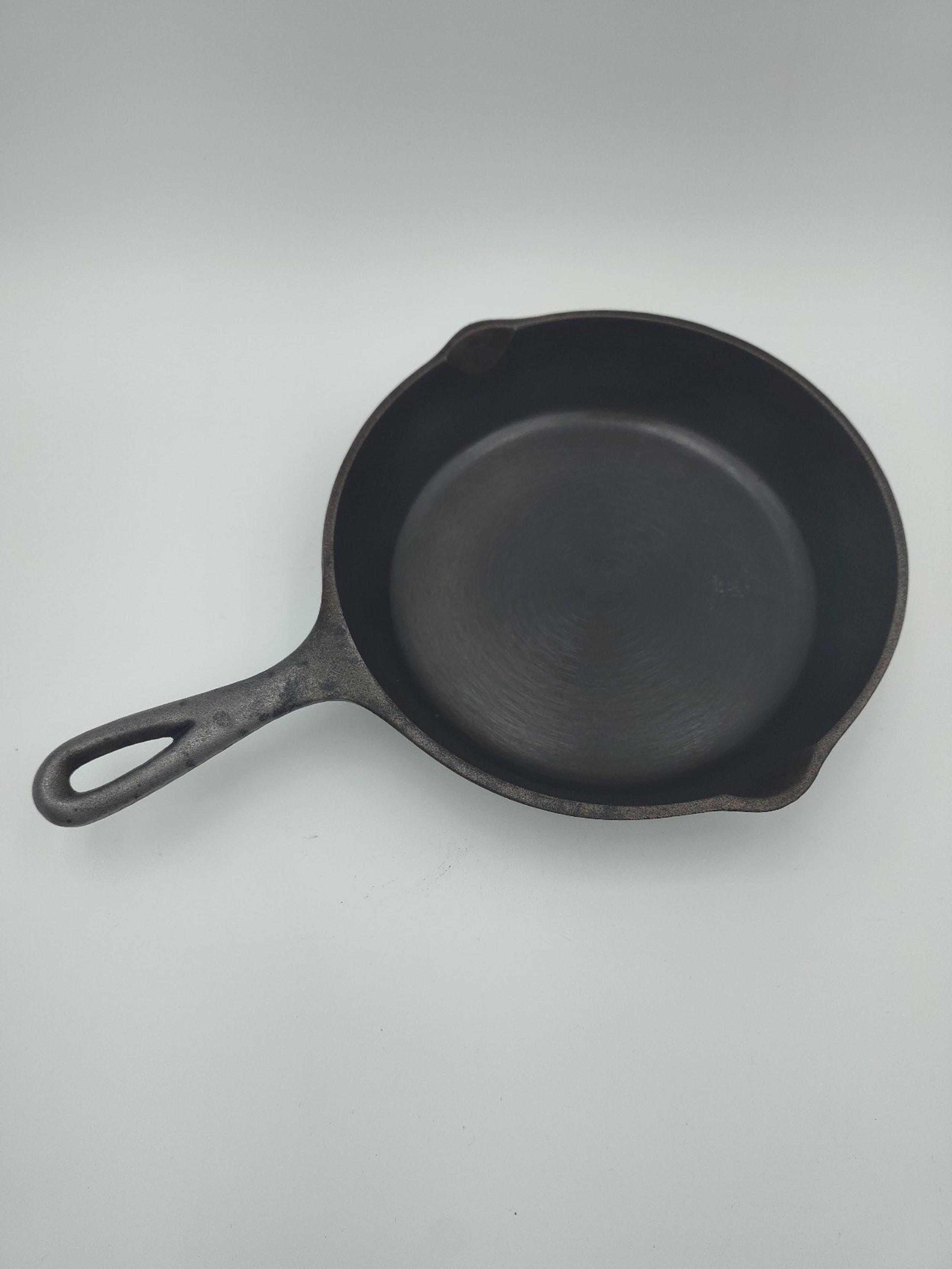 Vintage Lodge Cast Iron Skillet #5 With 3-Notch Heat Ring