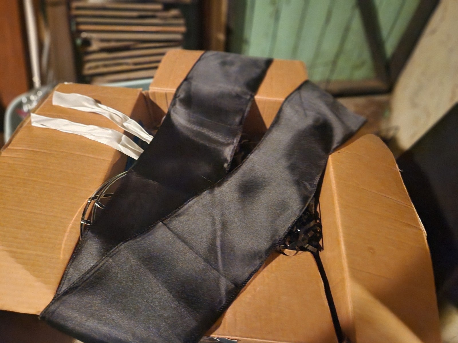 100 blk chair slashes