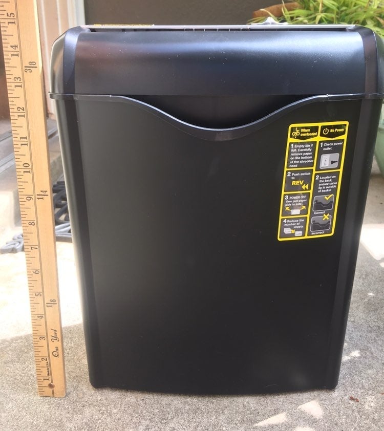 AmazonBasics 6 Sheet Crosscut Shredder