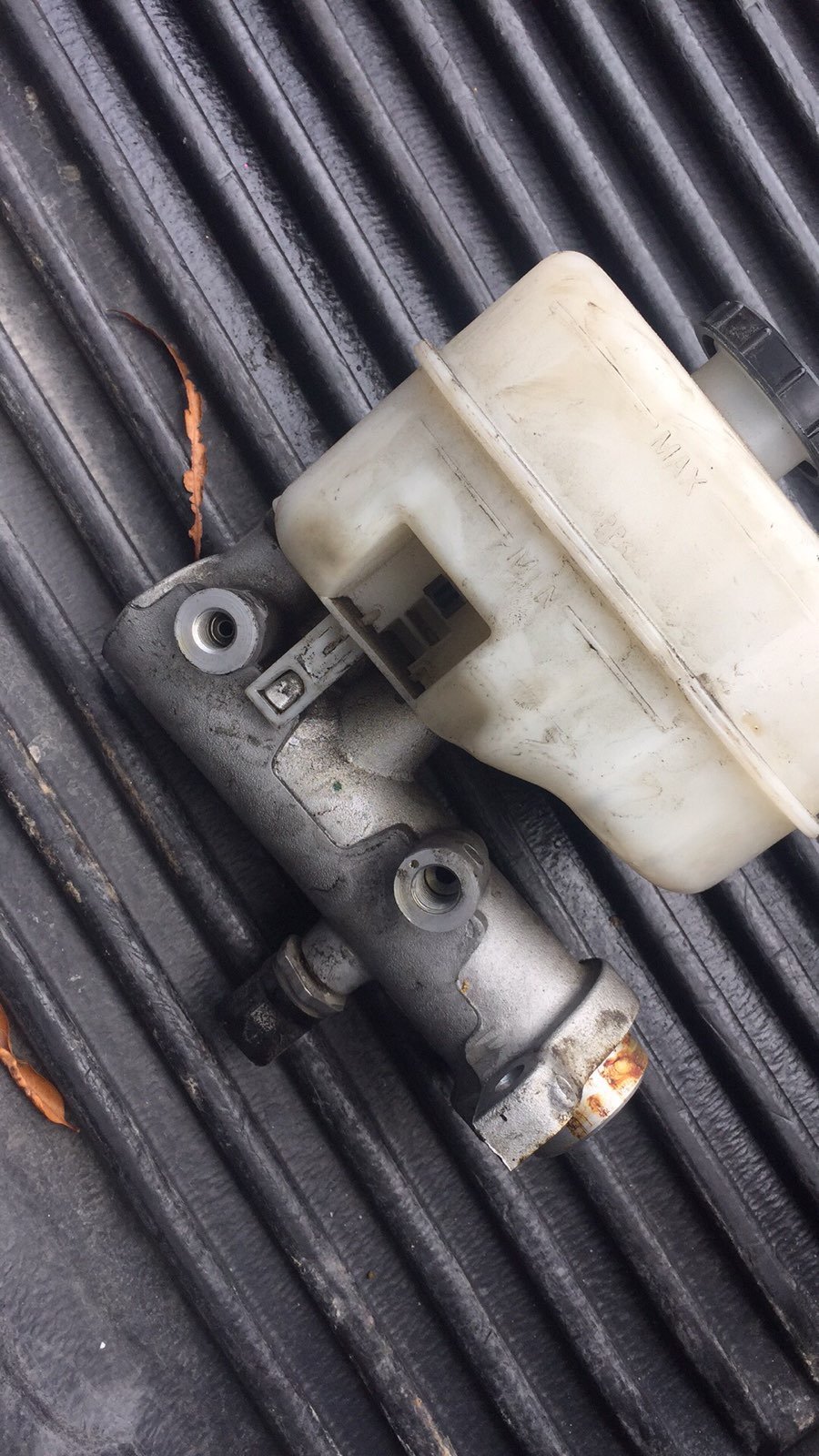 Brake master cylinder