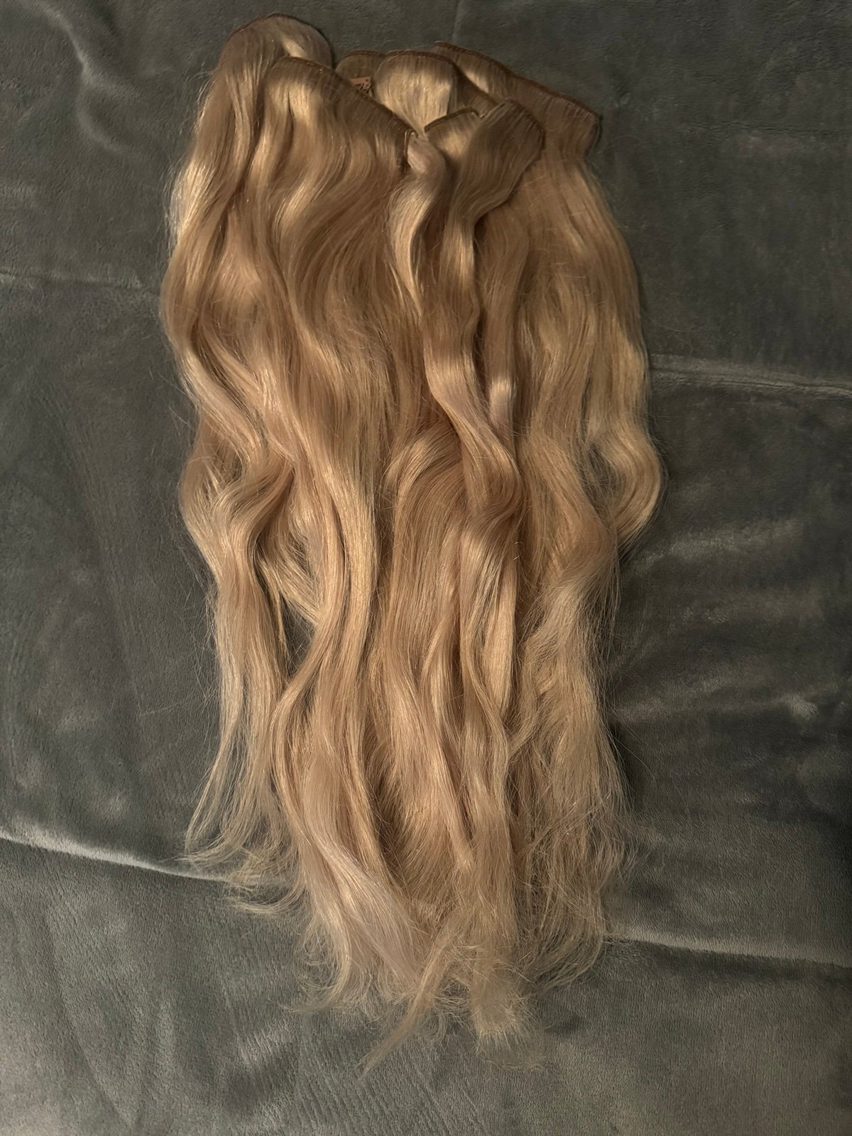 Hair extensions 20in long