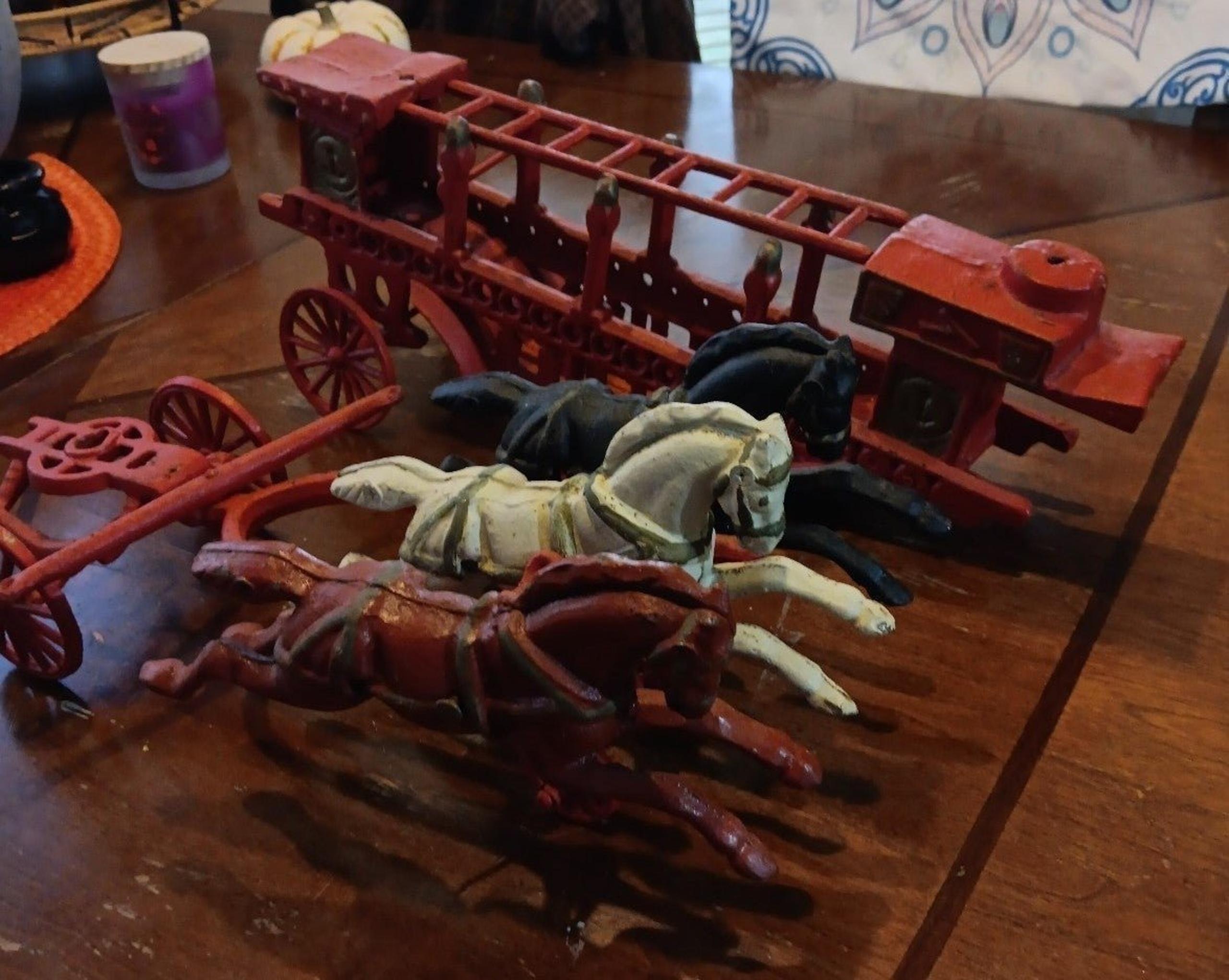 Mattel vintage Three Cast Iron Horses, Engine Cable Train Antiques Collectibles