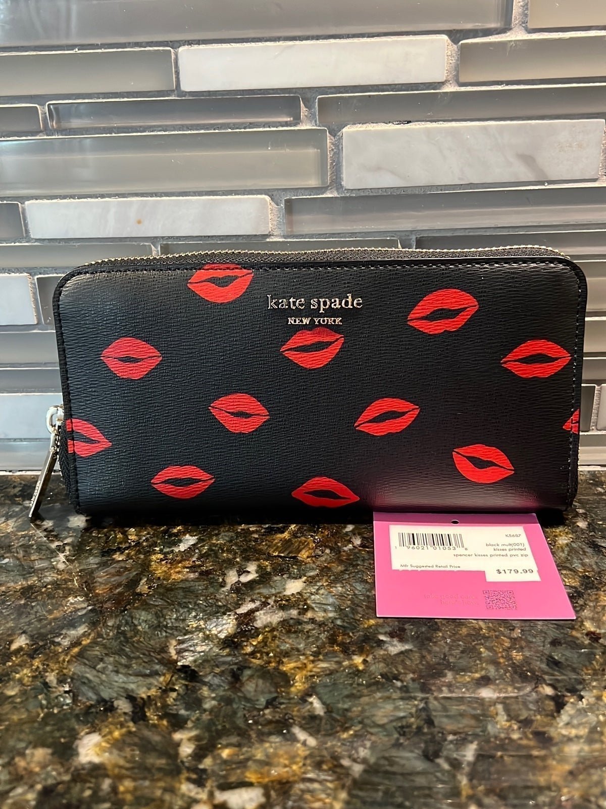 Kate Spade New York Wallet Spencer Kisses print
