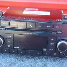 2011-2013 Dodge Durango Jeep Grand Cherokee AM FM Radio Sirius MP3 P05091194AC