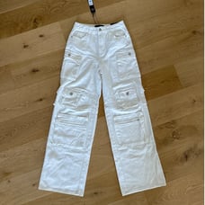 Fashion Nova - Lily High Rise Cargo Jeans in White