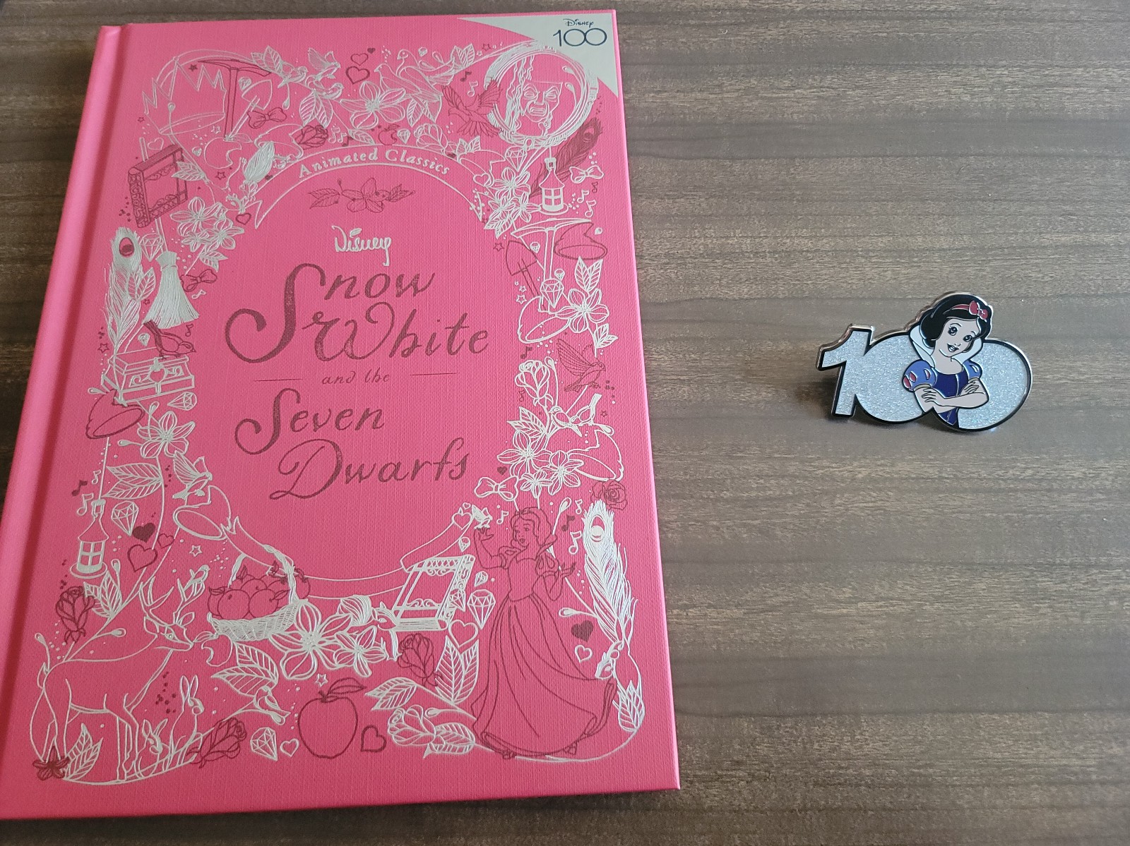 Animated Snow White Disney 100 Book & Pin