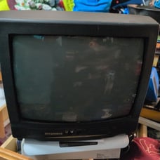 Sylvania SRT2213 13 TV - No Remote Vintage Television 2002