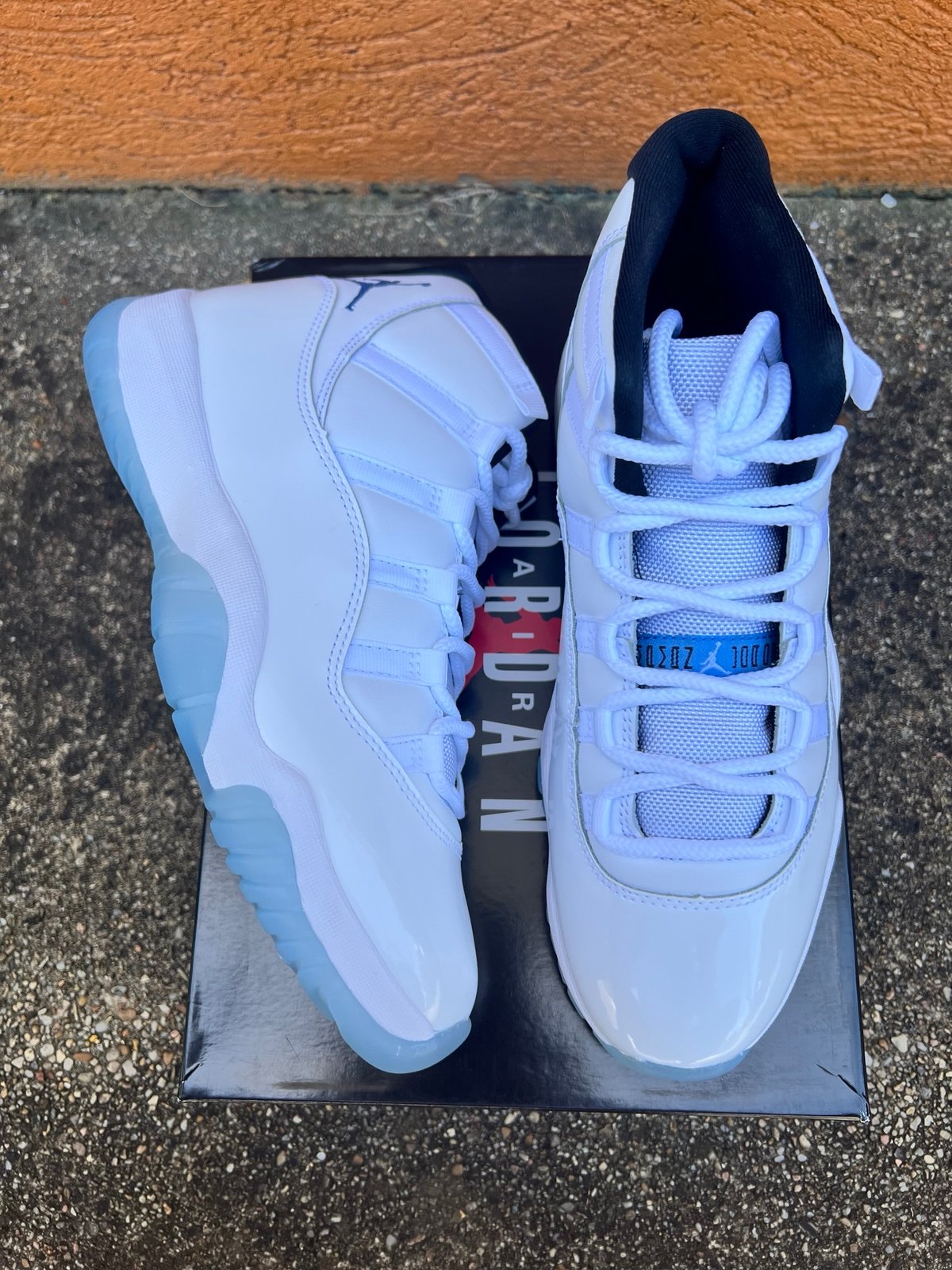 Air Jordan 11 Legend Blue Columbia