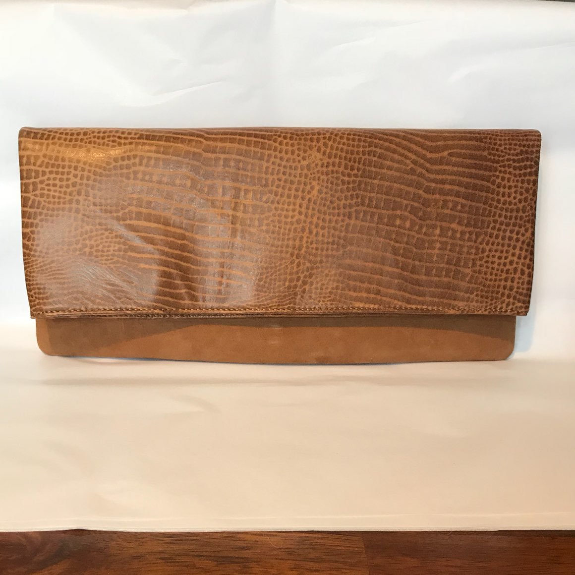 NWOT Gorgeous Elie Tahari Clutch