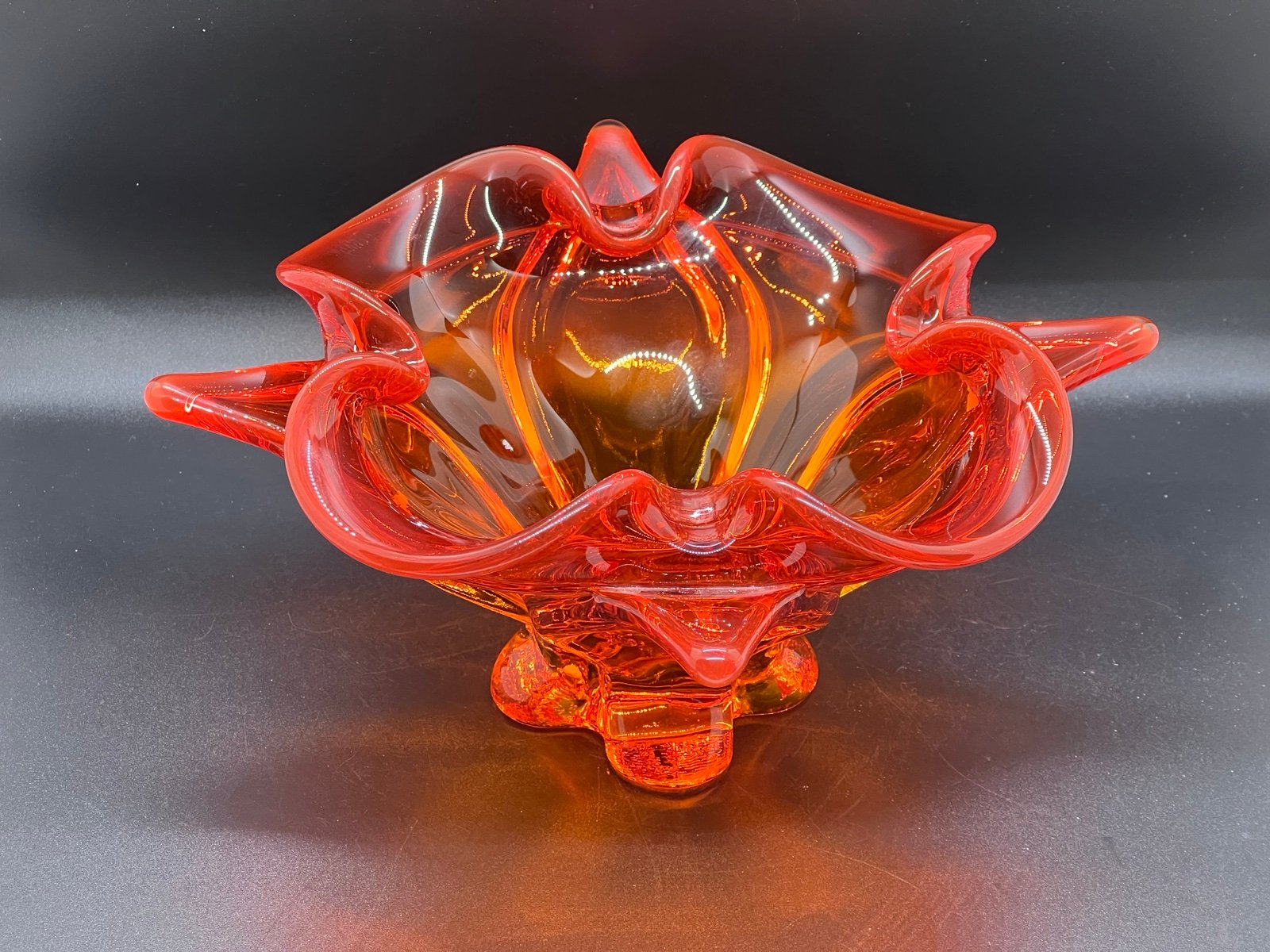 Viking Glass #6718 Epic Four Foils Pointed Crimped Bowl In Persimmon Orange