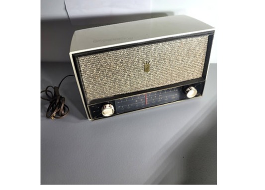 1960 Zenith Tabletop Radio C724W