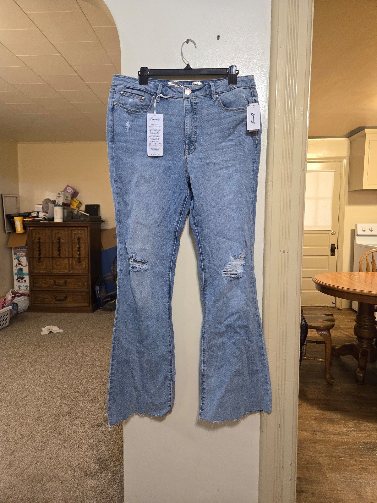 Brand new!! NWT Seven7 stretchy distressed denim Felicity style jeans size 14
