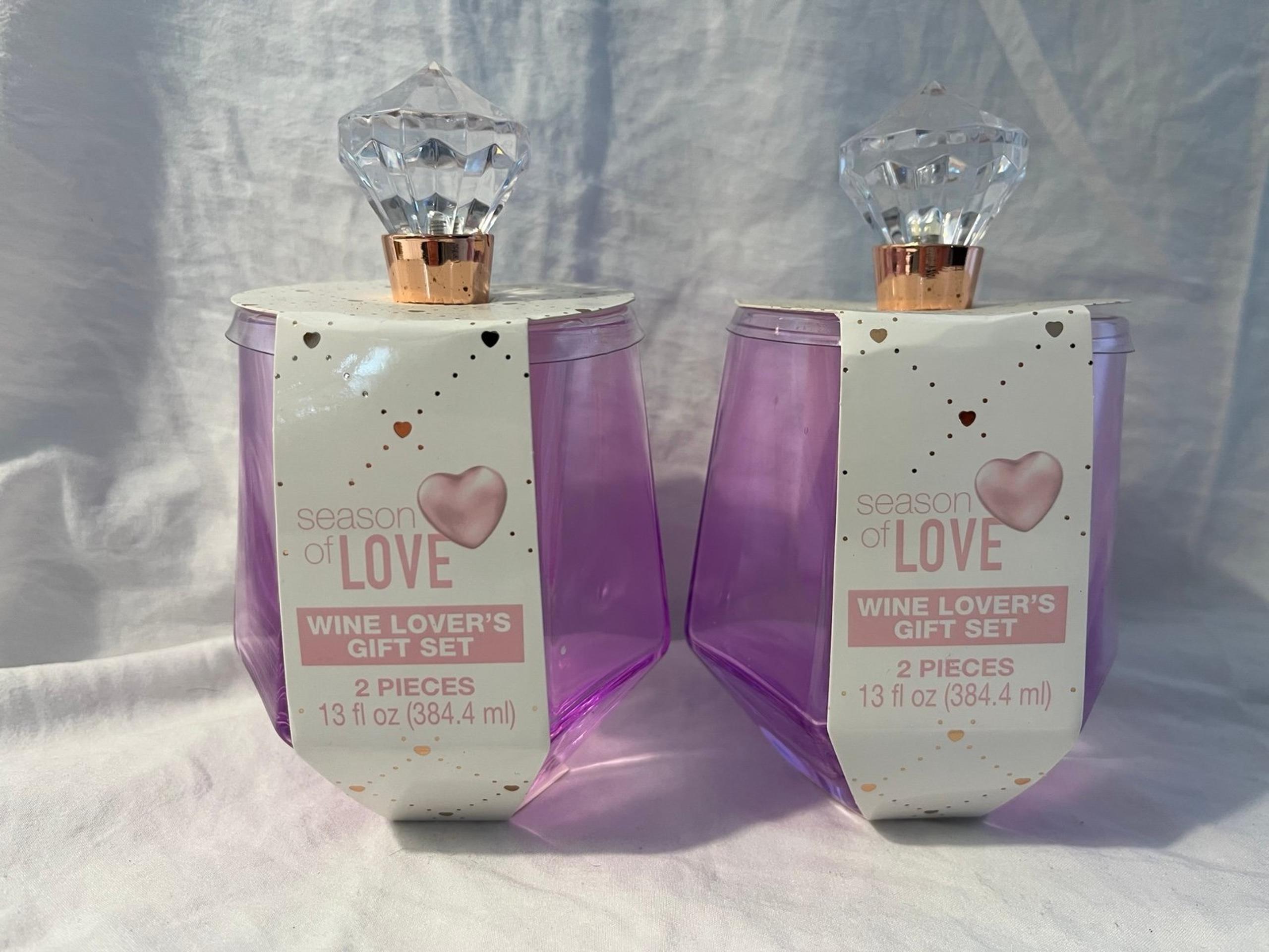 2 Wine Glasses with 2 Wine Bottle Stoppers
