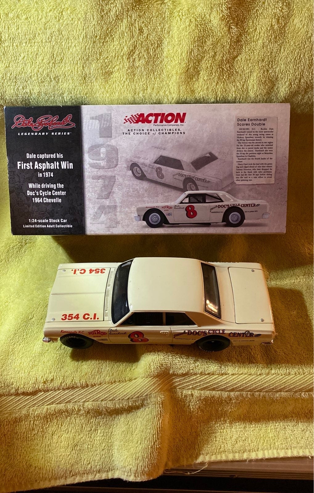 Dale Earnhardt 1st Asphalt Win Chevelle 1.24 Scale Diecast 1.24 Scale Diecast