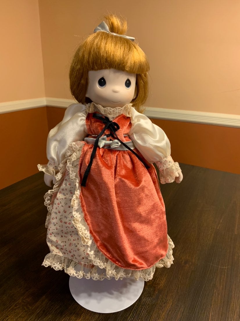 1989 BRUNETTE PRECIOUS MOMENTS DOLL