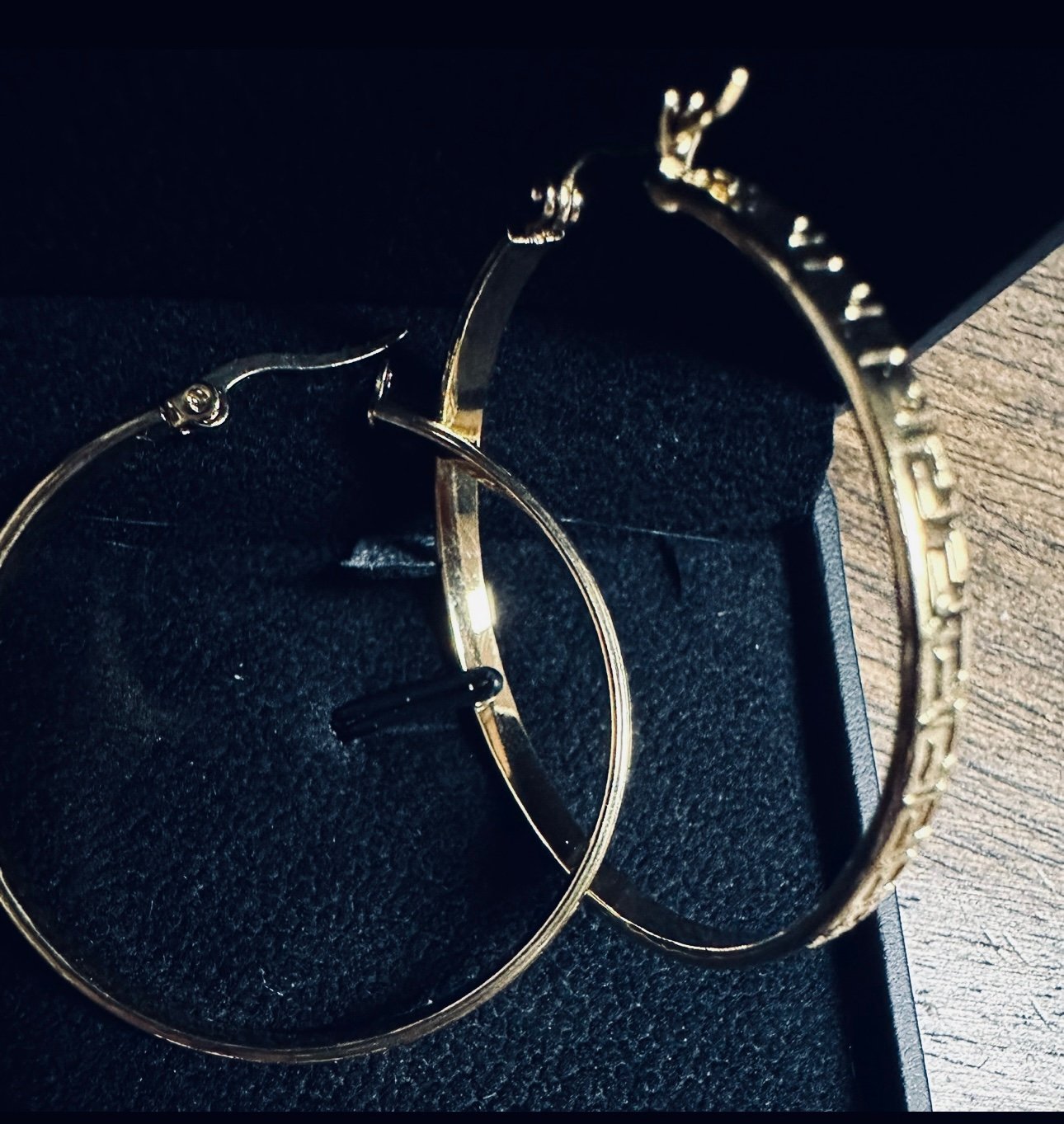 14k Yellow Gold comfort Oval Hoops earrings new with tags attached. 72-g.