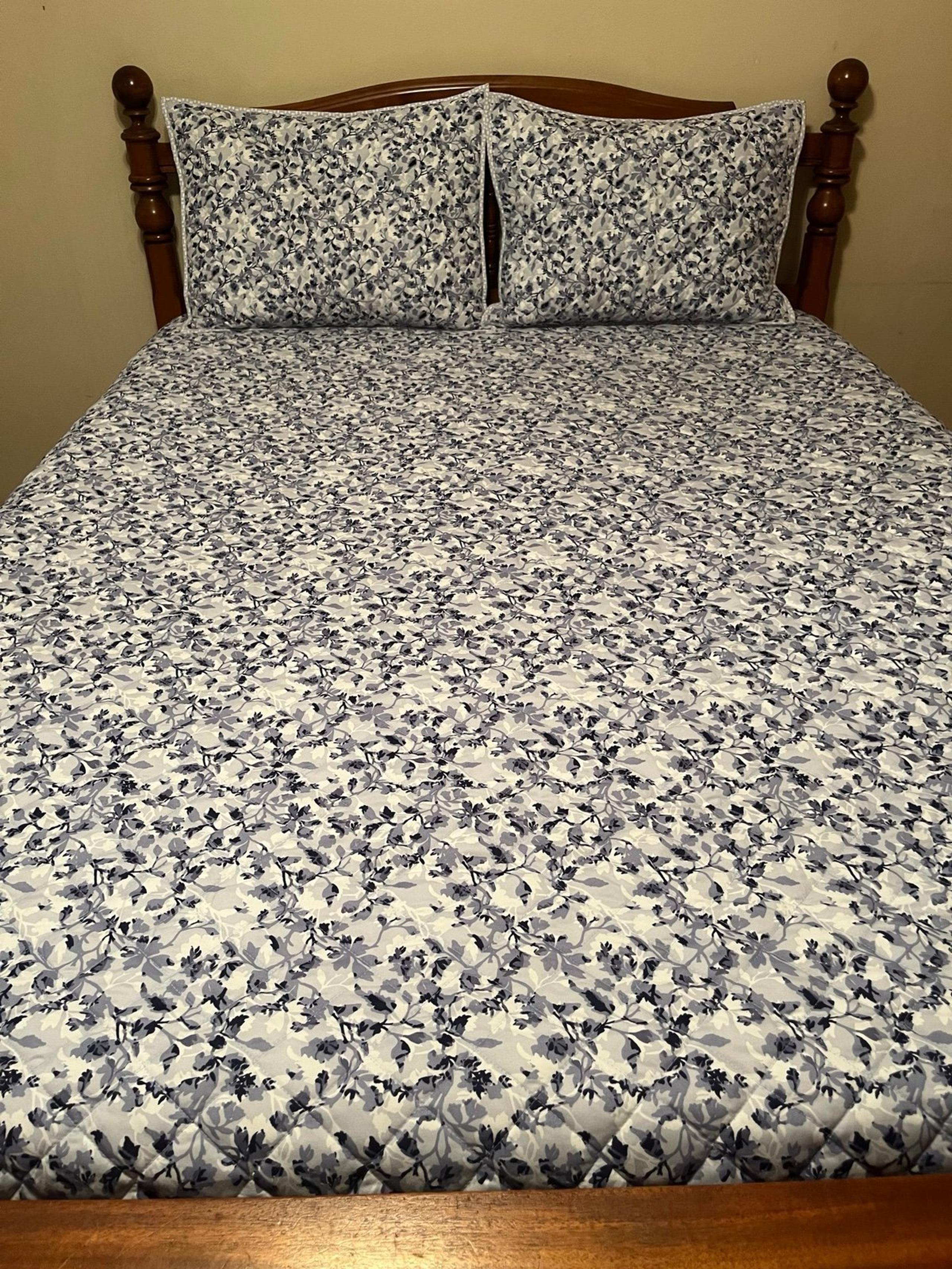 Queen size reversible quilt and matching pillow shames.