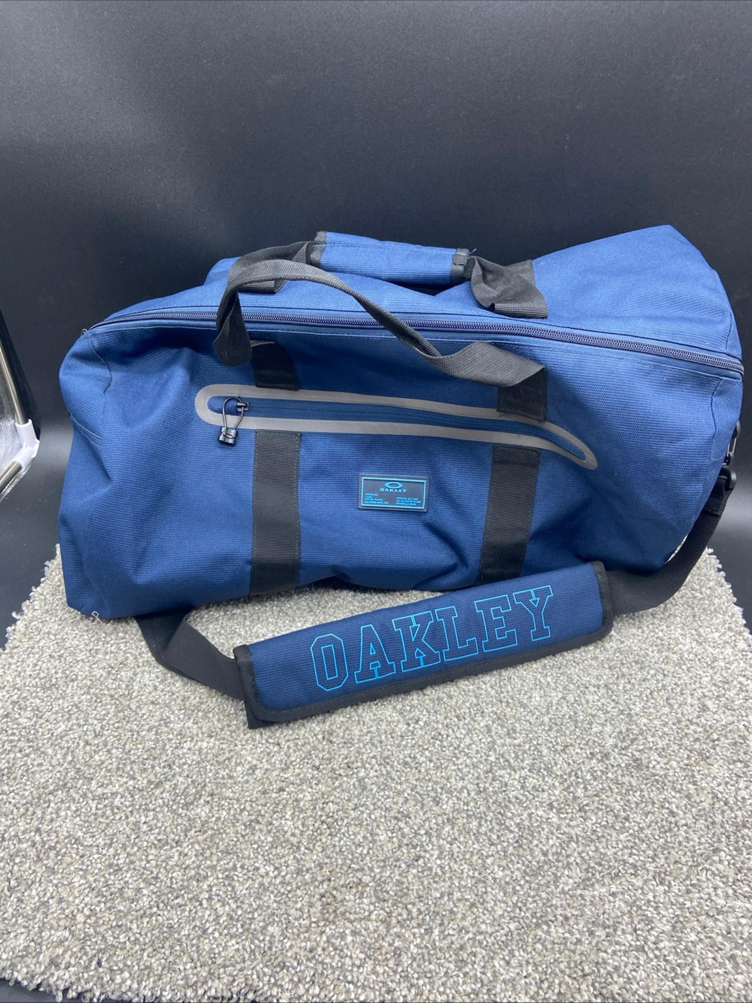 Oakley Duffle Bag Small Duffel Blue Gym Shoulder Strap Canvas Travel Luggage