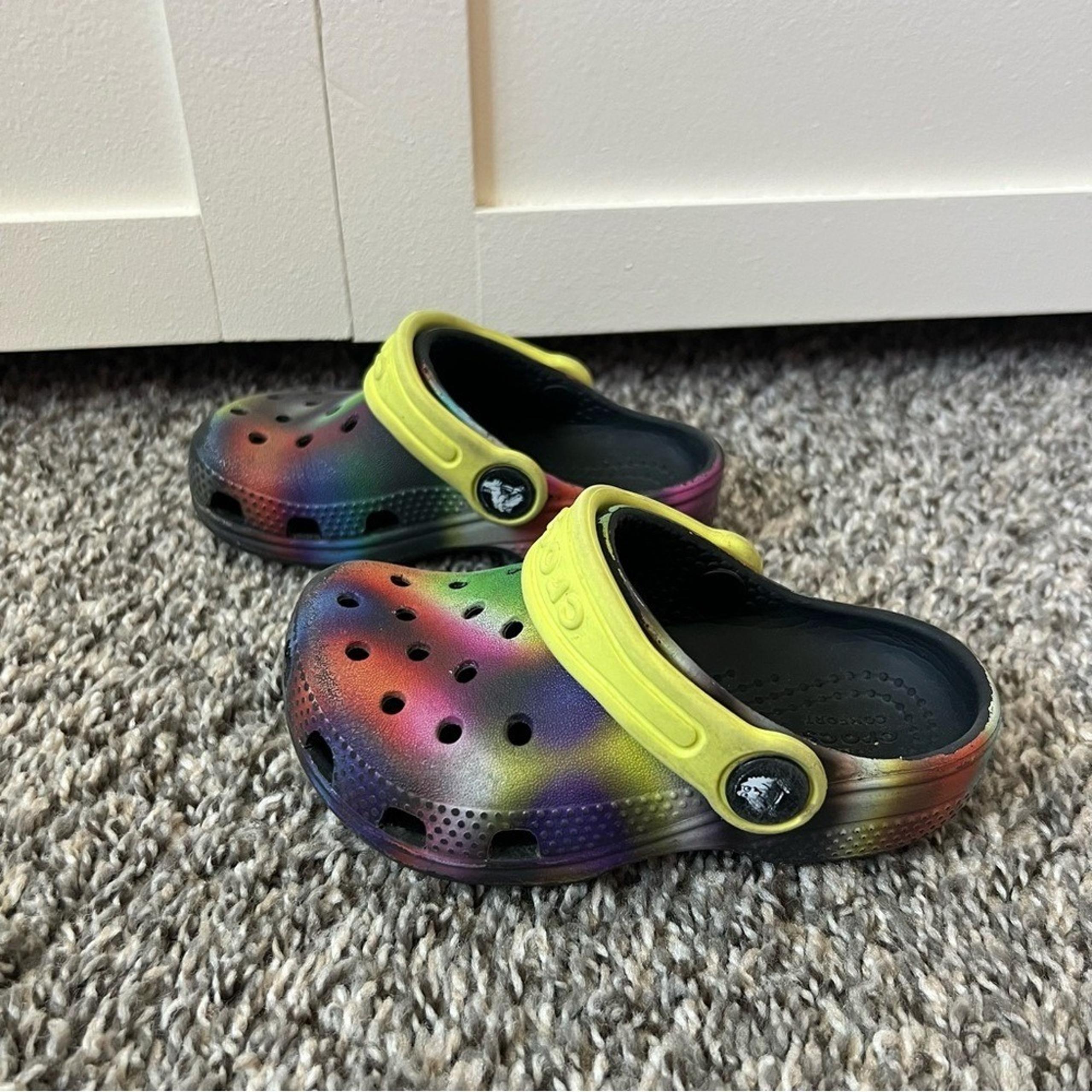 Crocs Shoes Toddler Unisex Solarized Black, Yellow & Colorful Clogs Size 7