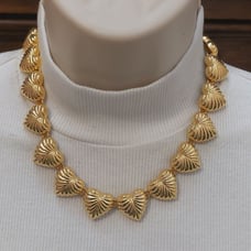 Gorgeous Vintage Sturdy Heart Shell Links High Gloss Gold Tone Choker Necklace