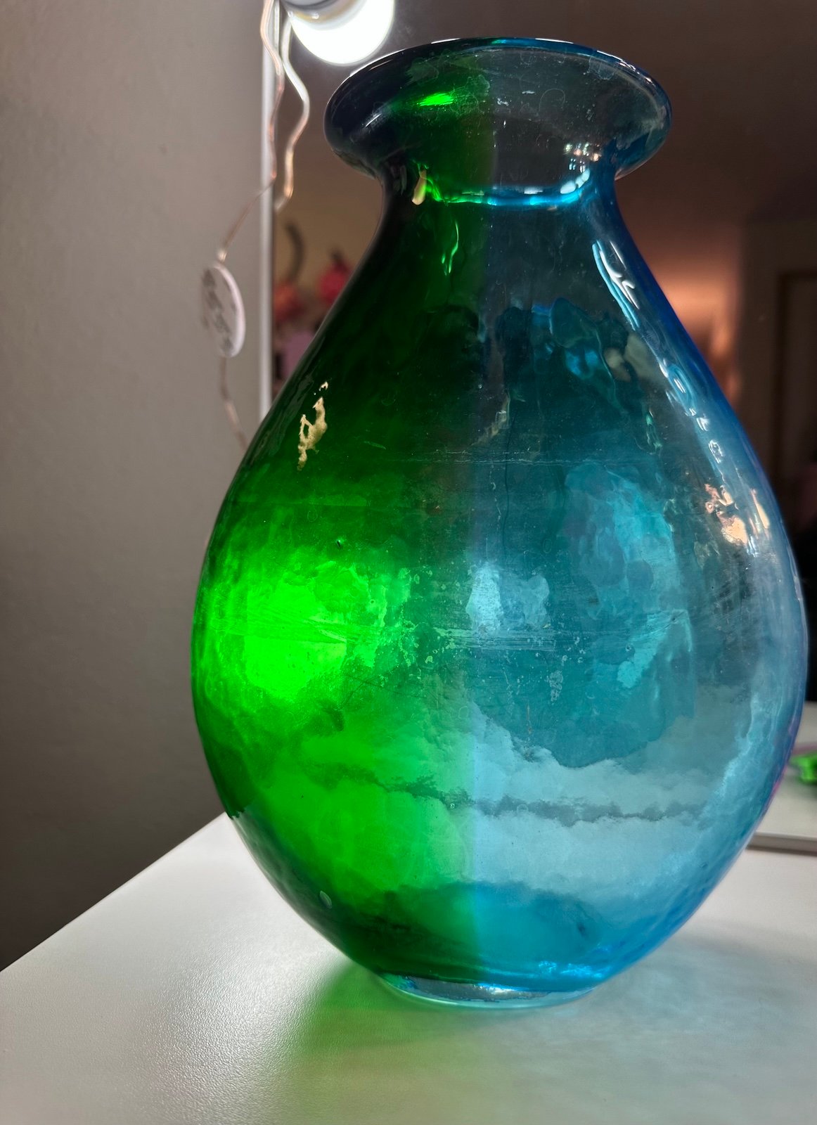 VINTAGE HANDBLOWN MCM ART VASE. MADE IN MURANO, ITALY.