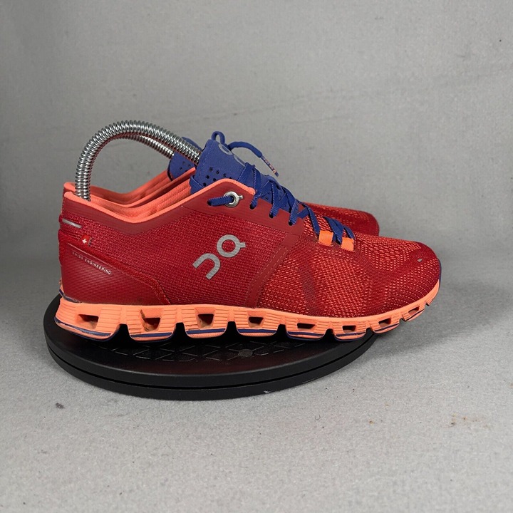 On Cloud X Running Shoes Red Womens Size 7 - detail