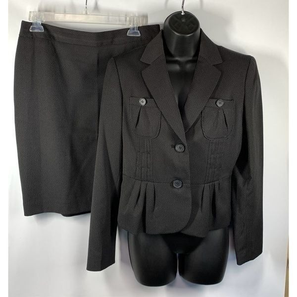Nine West two piece skirt suit size 8 petite