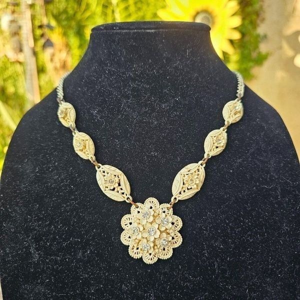 Vintage Mid-Century 1950s Carved Celluloid Floral Filigree Neclace