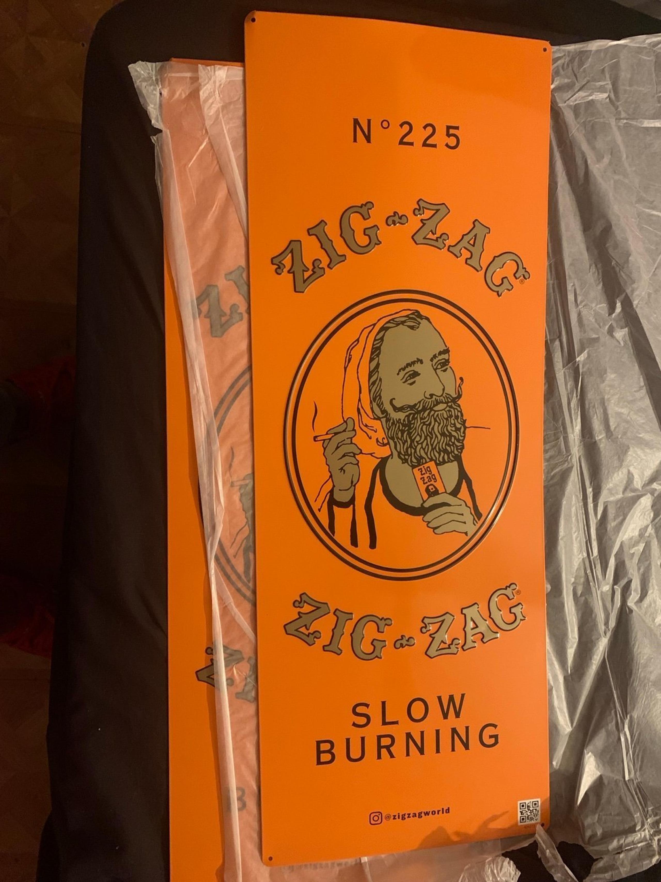 Zig zag metal sign