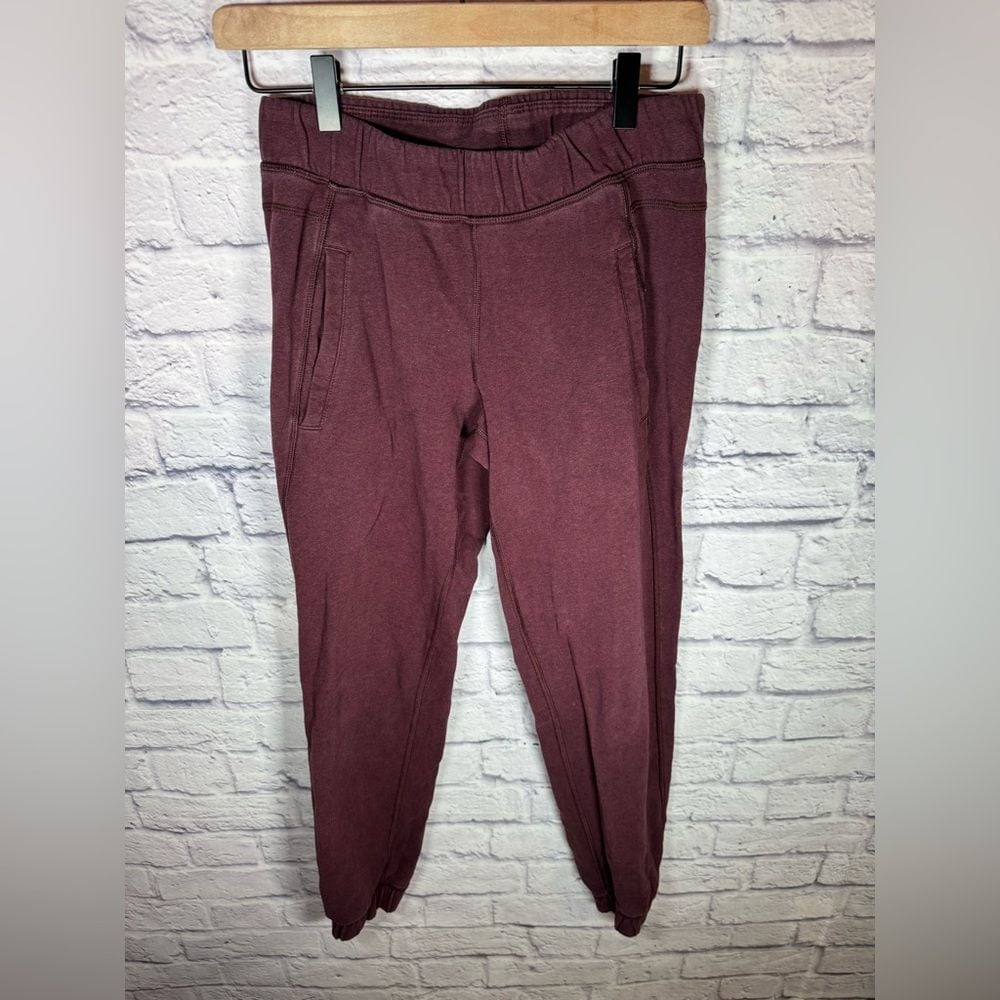 Lululemon Size 4 Eggplant Jogger sweatpants with pockets athletic wear