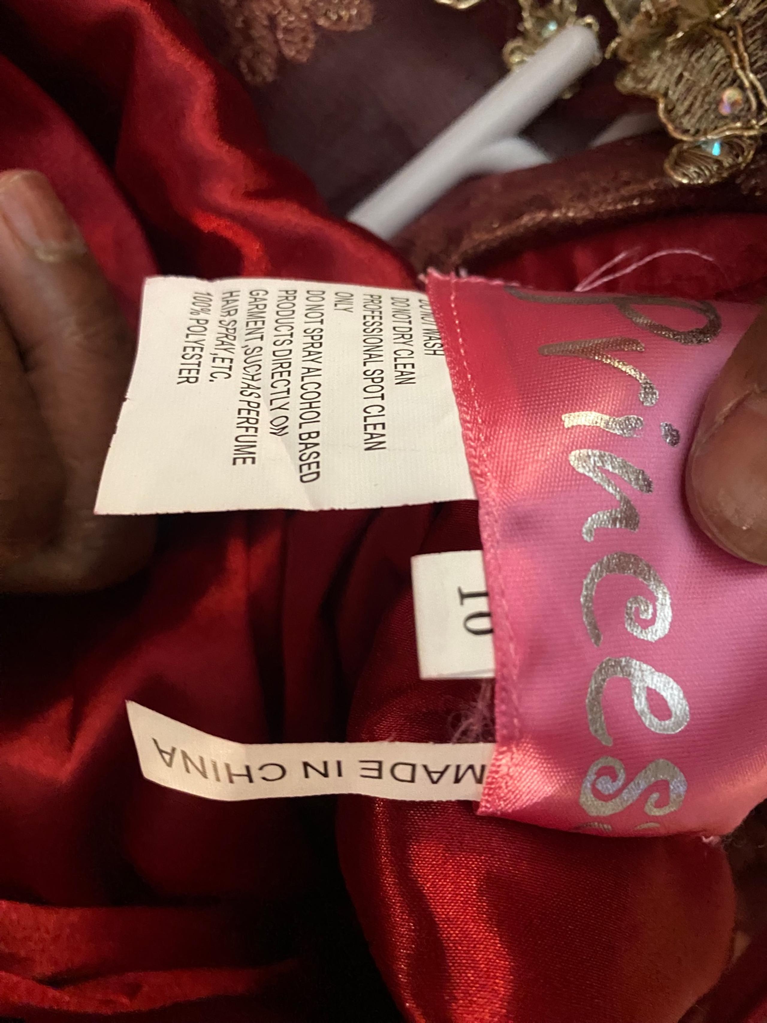 Beautiful like new burgundy prom dress