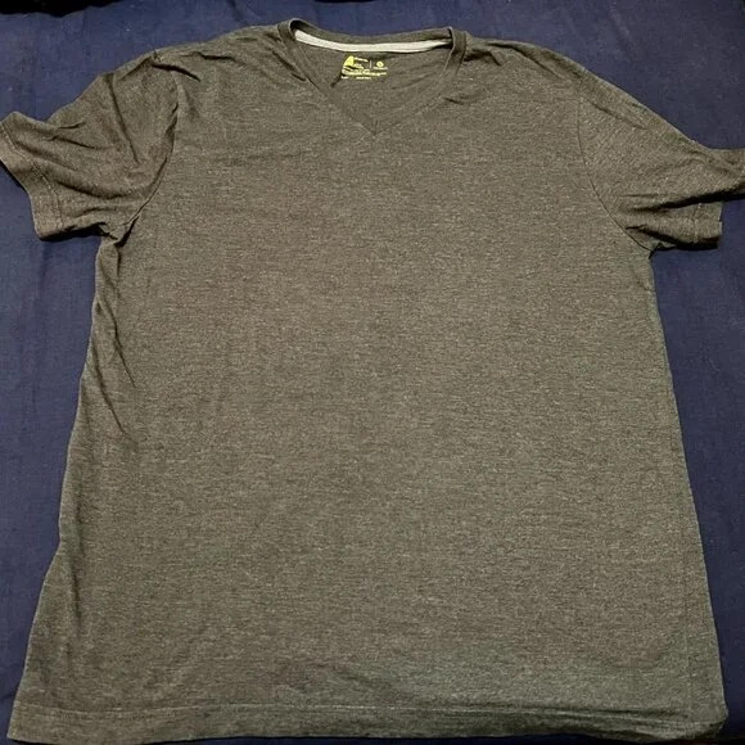 Xersion Xtreme Tee Men's XL Lightly Worn Gray V-Neck V Neck Short Sleeve