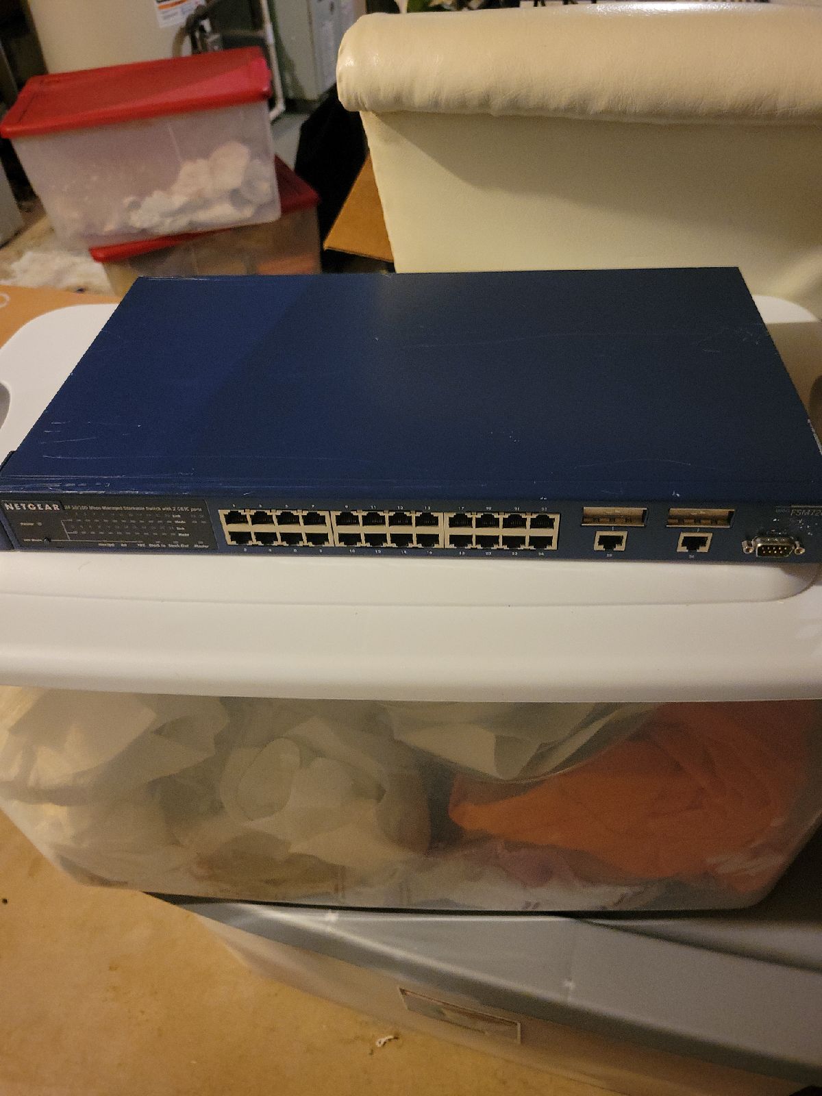 Netgear FSM726S — 24-Port 10/100 Mbps Managed Stackable Switch with Gigabit Port
