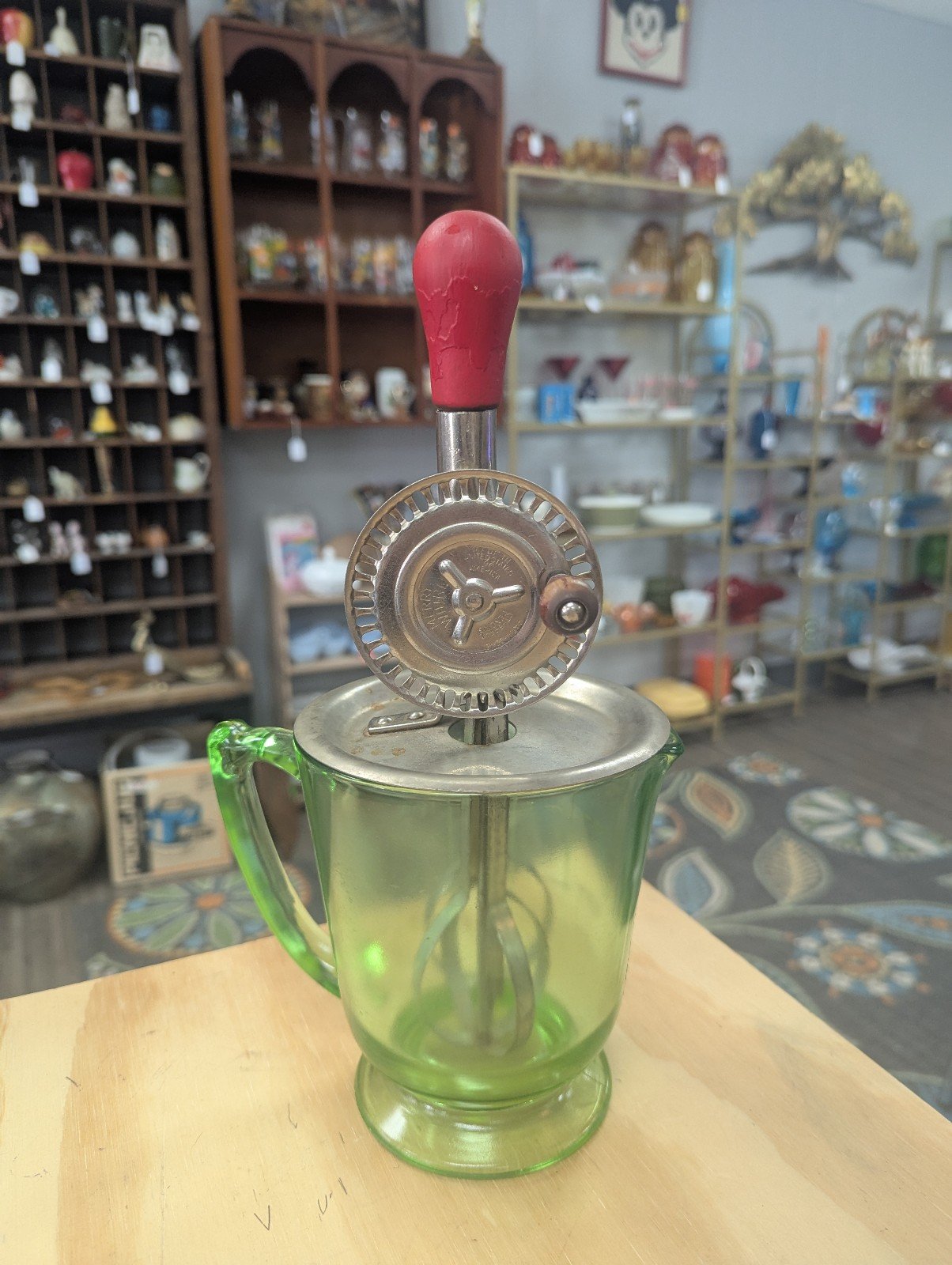 Vtg Green uranium glass 1qt measuring cup with beater lid.