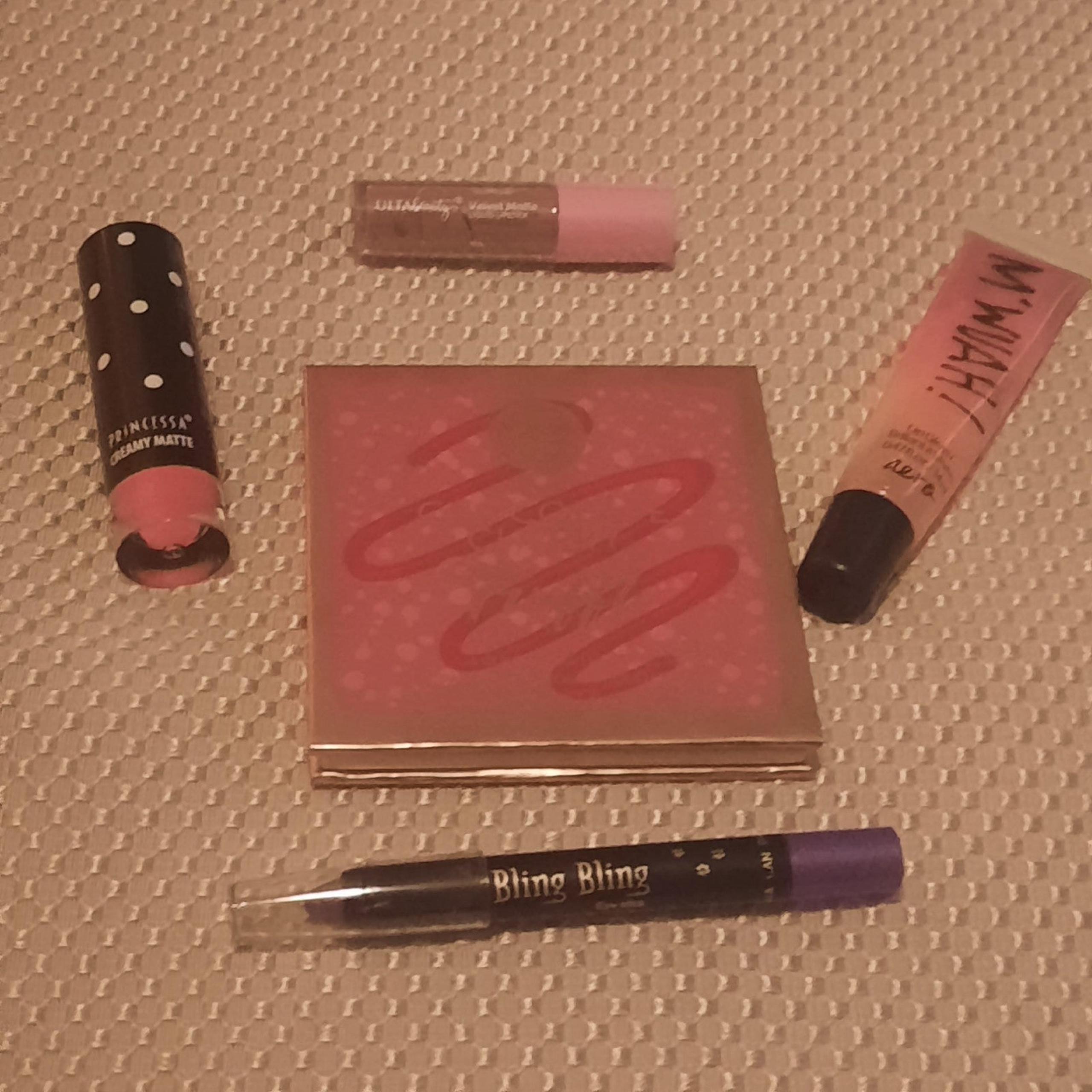 Lot of  5 great  items of makeup
