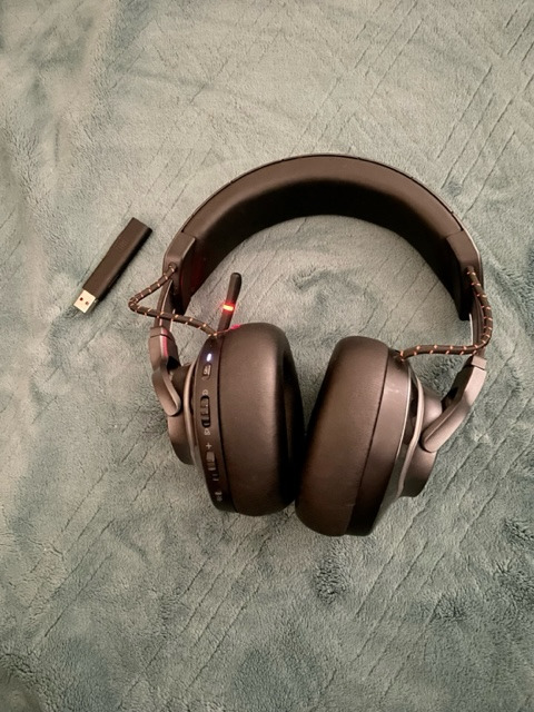 JBL Quantum 610 gaming headphone