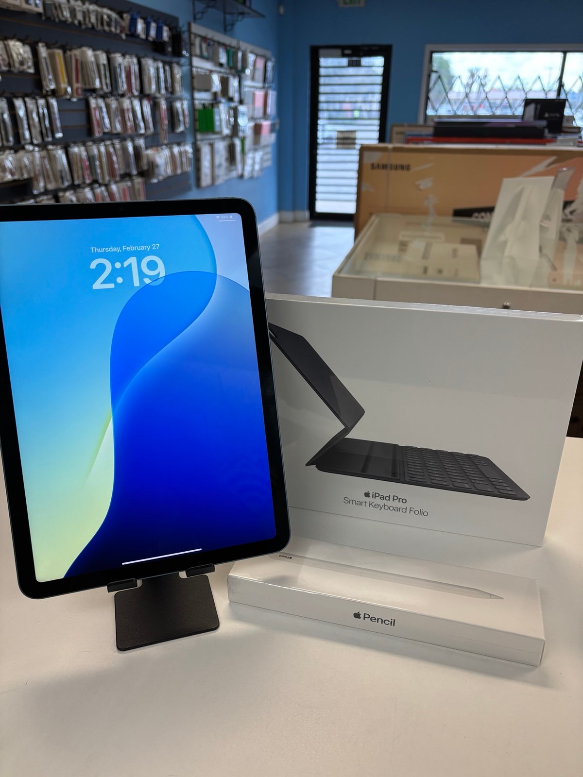 iPad Air M1 chip with keyboard and pen