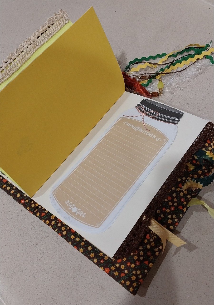 Sunny days - eclectic junk journal