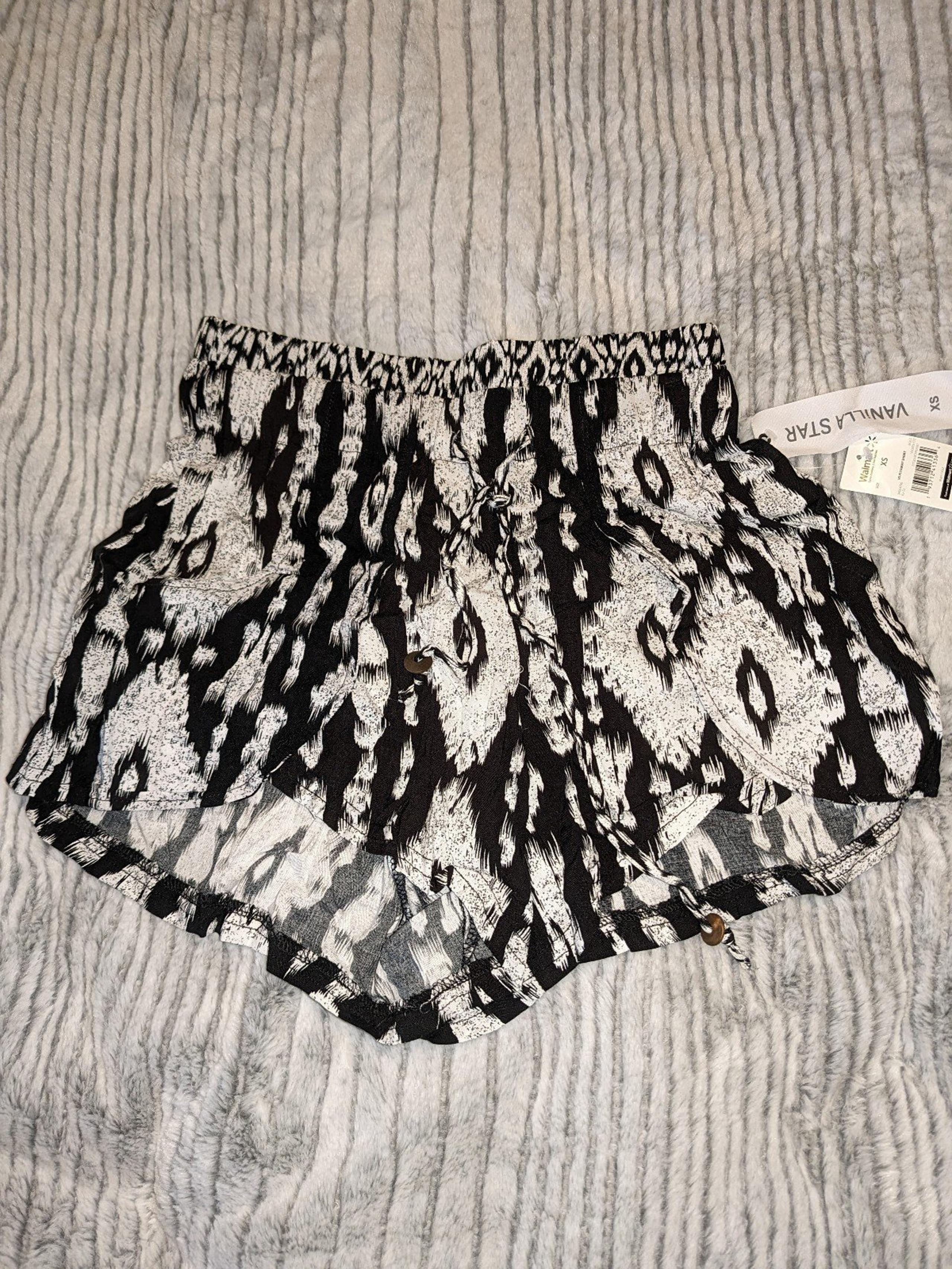 Vanilla star shorts size small