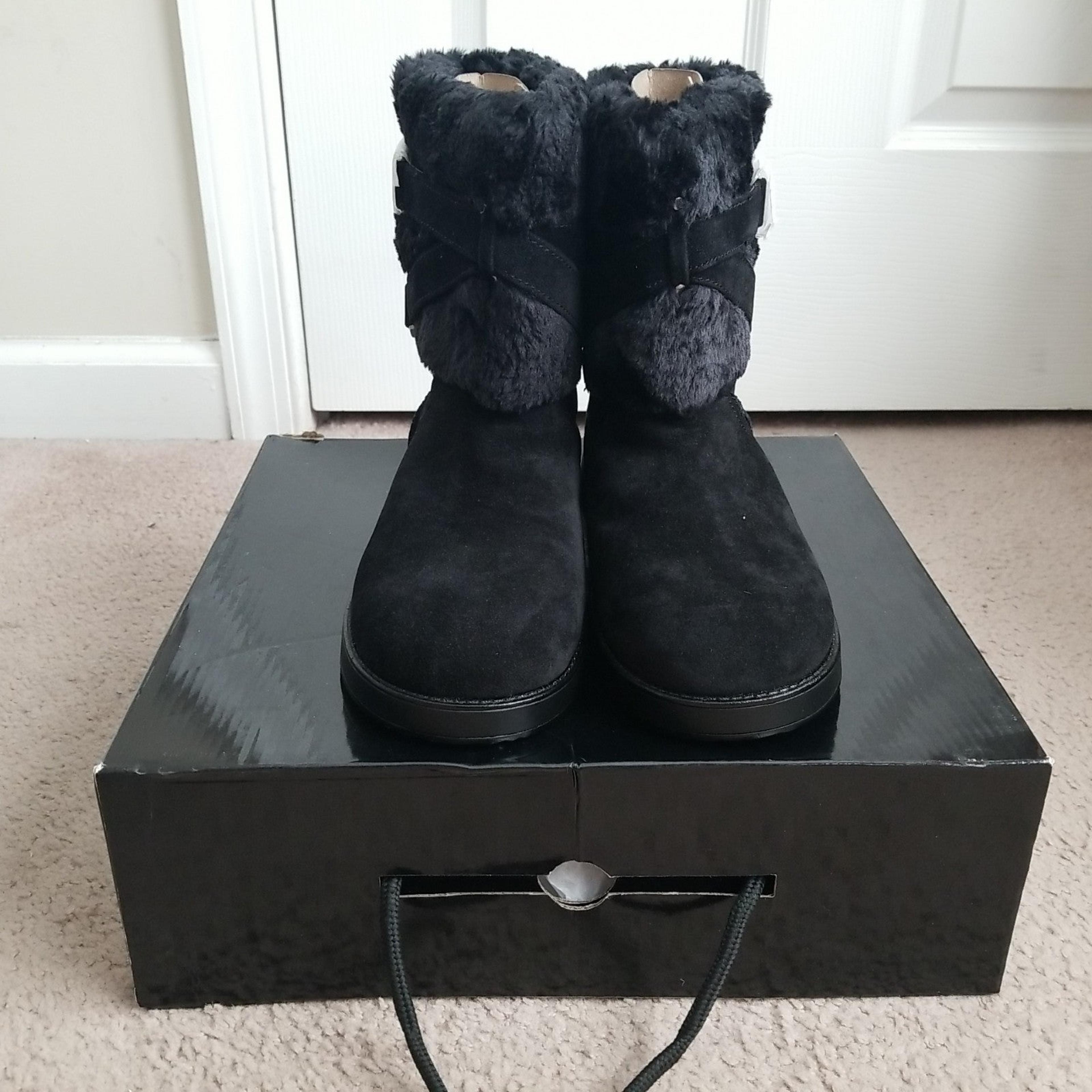 Guess black boots with fur Clearance