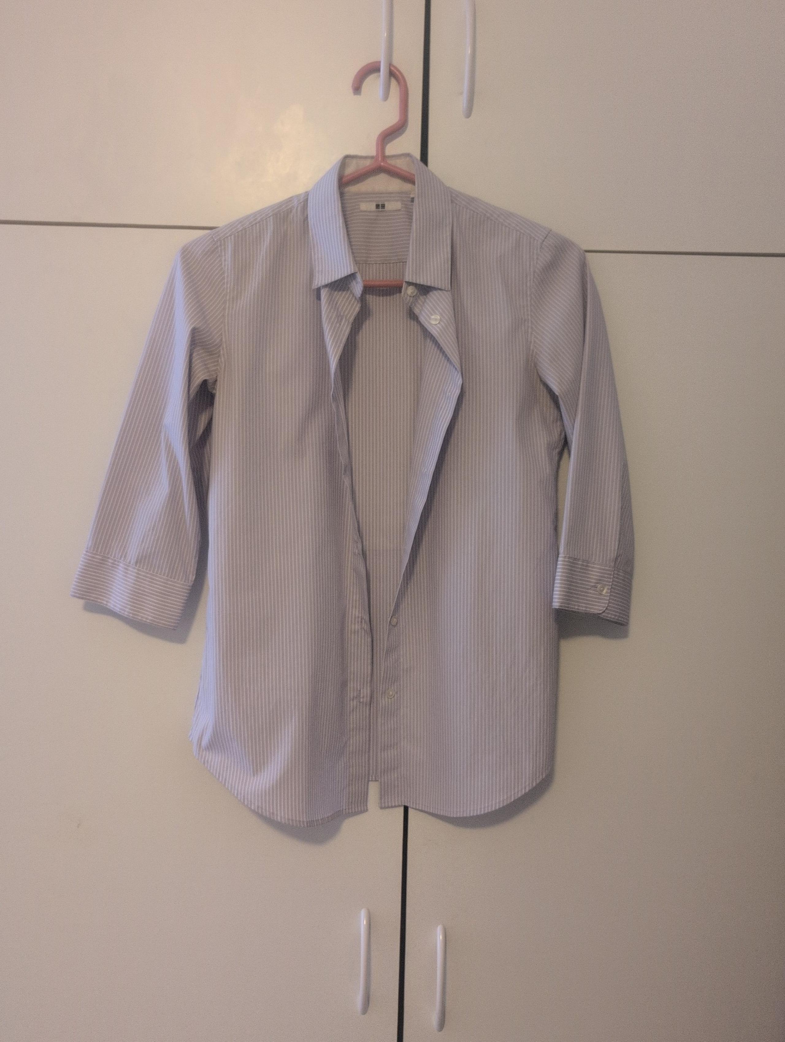 Uniqlo Blue Striped Button Down Shirt - XS