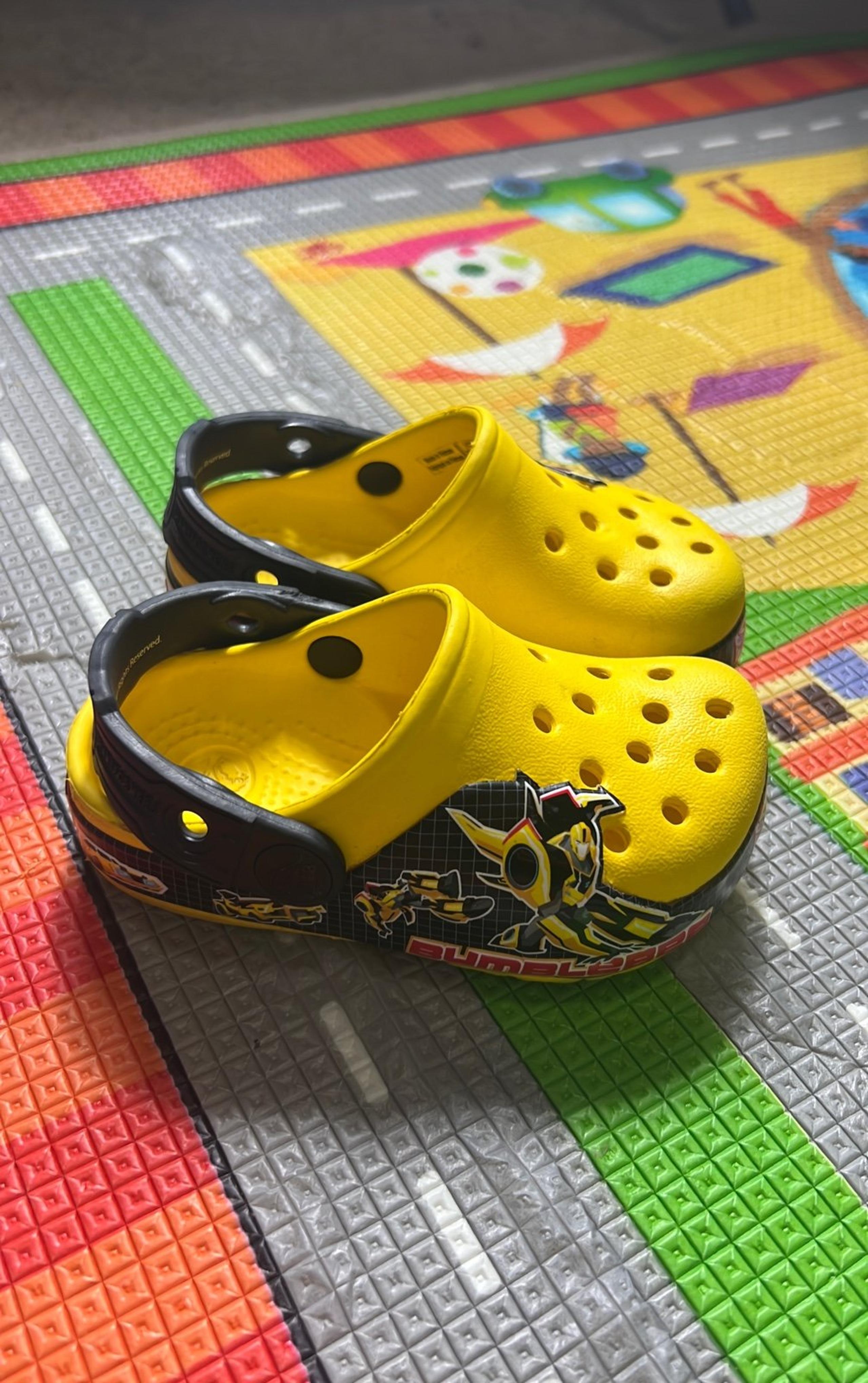Bumblebee Crocs size c4