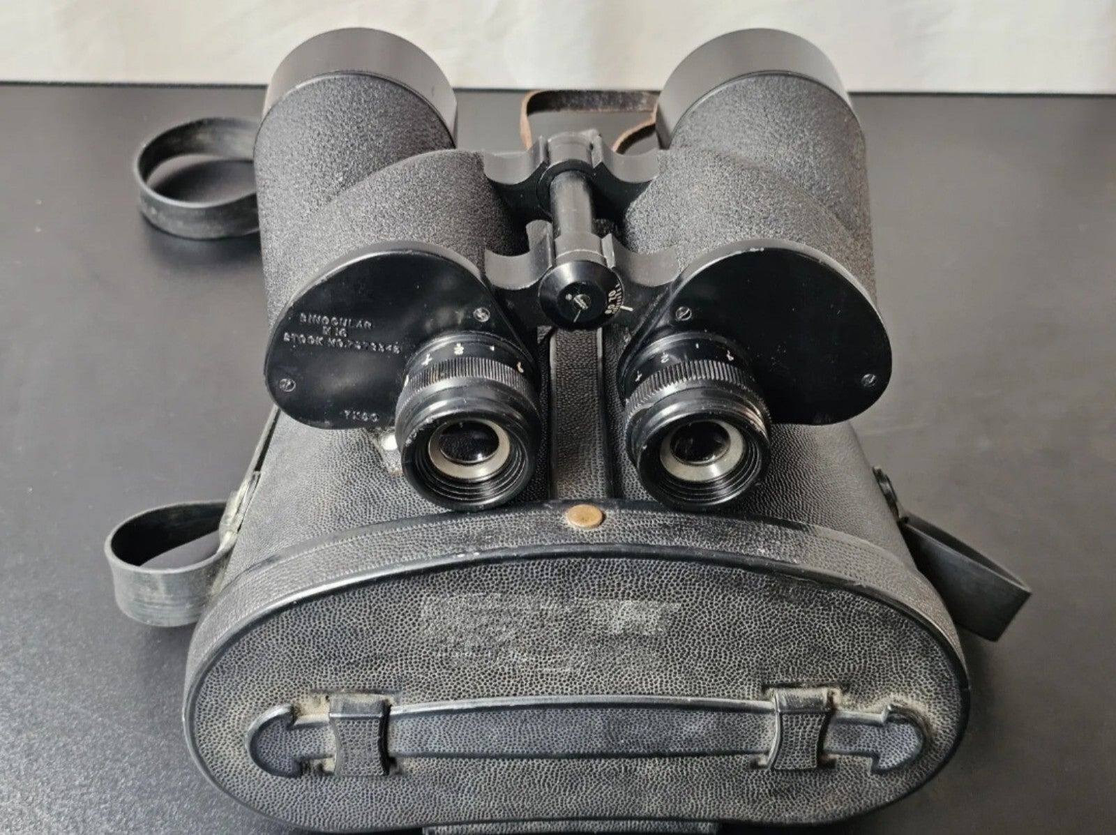 WWII U.S. Military M16 7X50 Binoculars with Carry Case