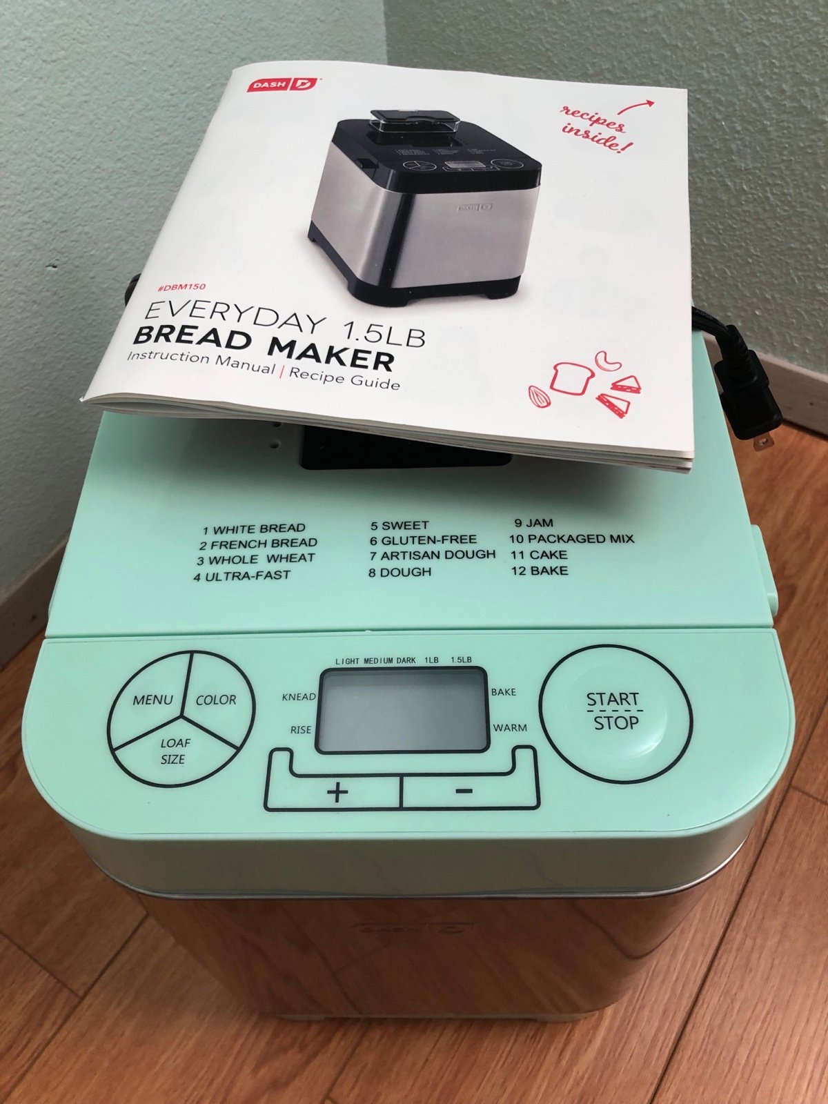 Dash 1.5lb everyday bread maker